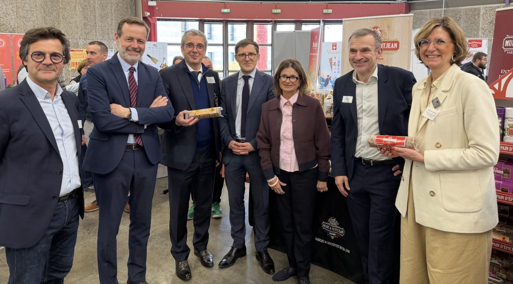 Beaune congrès : salon de Vive la Bourgogne Franche-Comté ! Stand Mulot & Petitjean en présence de Monsieur le sous-préfet de Beaune