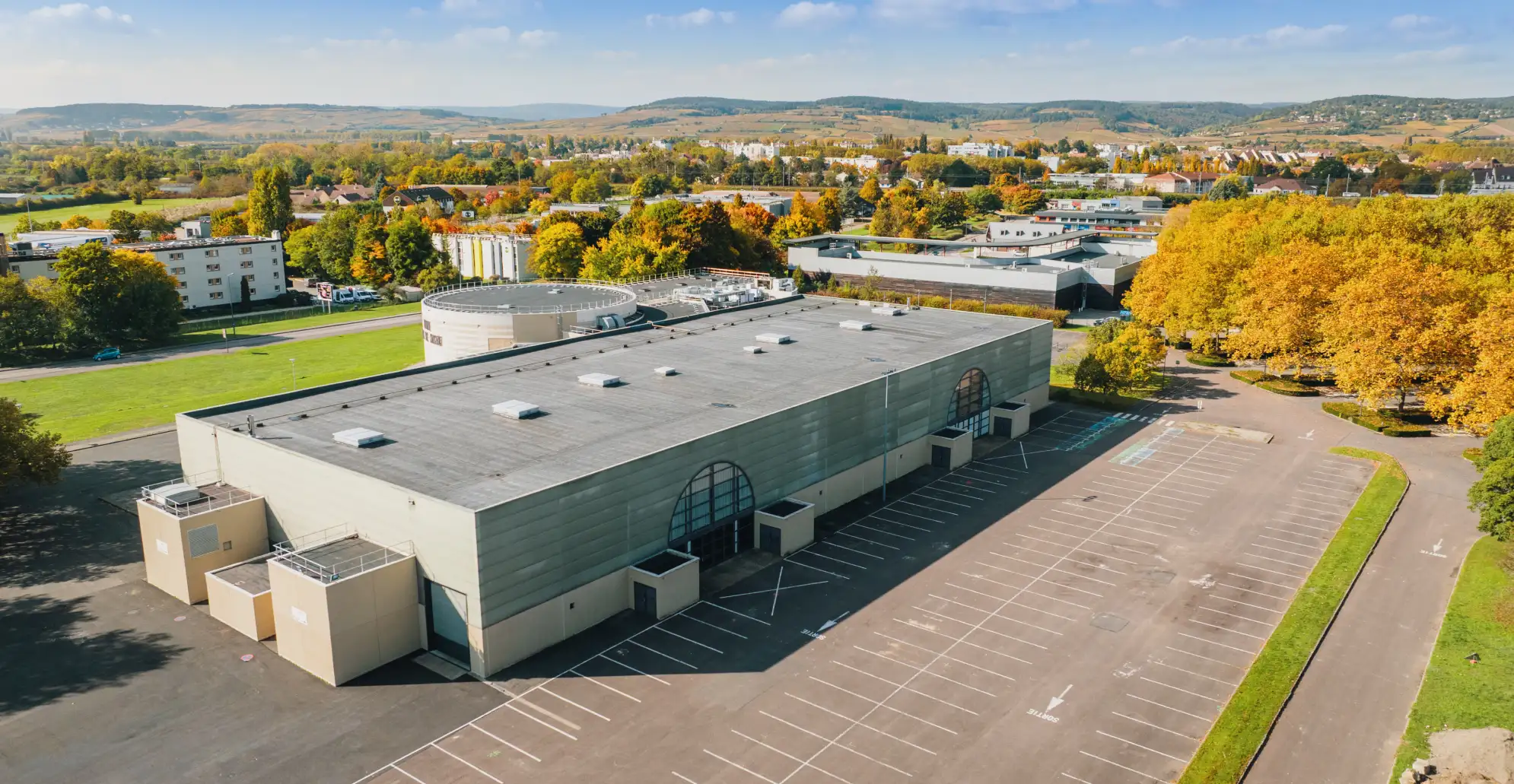 salle exposition beaune 5000m2 avec parking 12